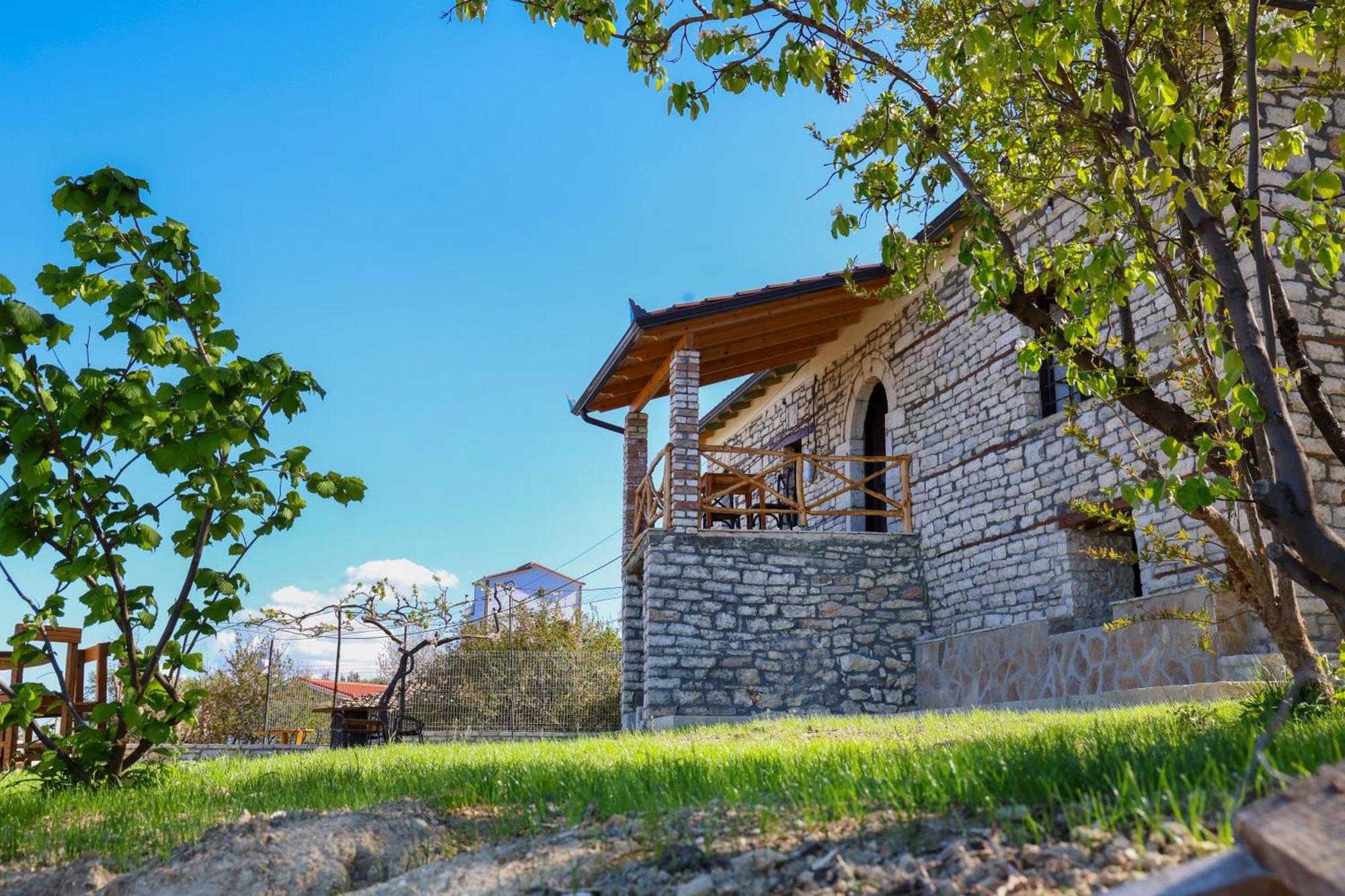 Villa Shpiragu Village Experience Berat Eksteriør bilde