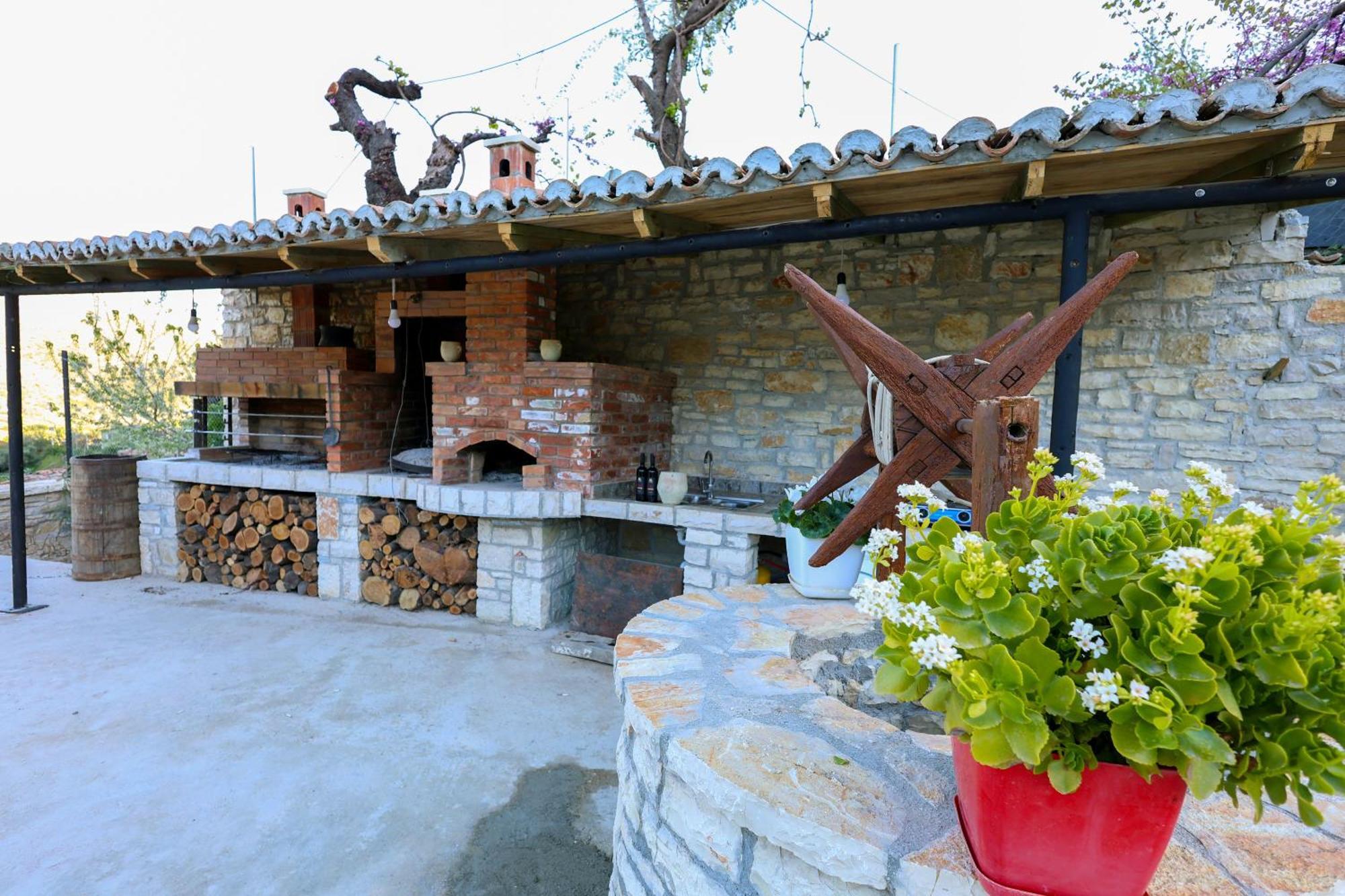 Villa Shpiragu Village Experience Berat Eksteriør bilde