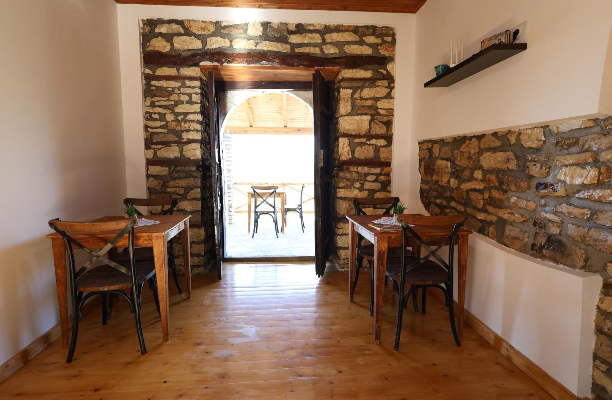 Villa Shpiragu Village Experience Berat Eksteriør bilde