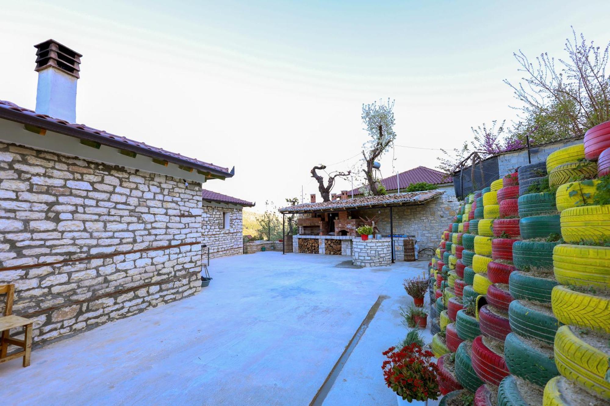 Villa Shpiragu Village Experience Berat Eksteriør bilde