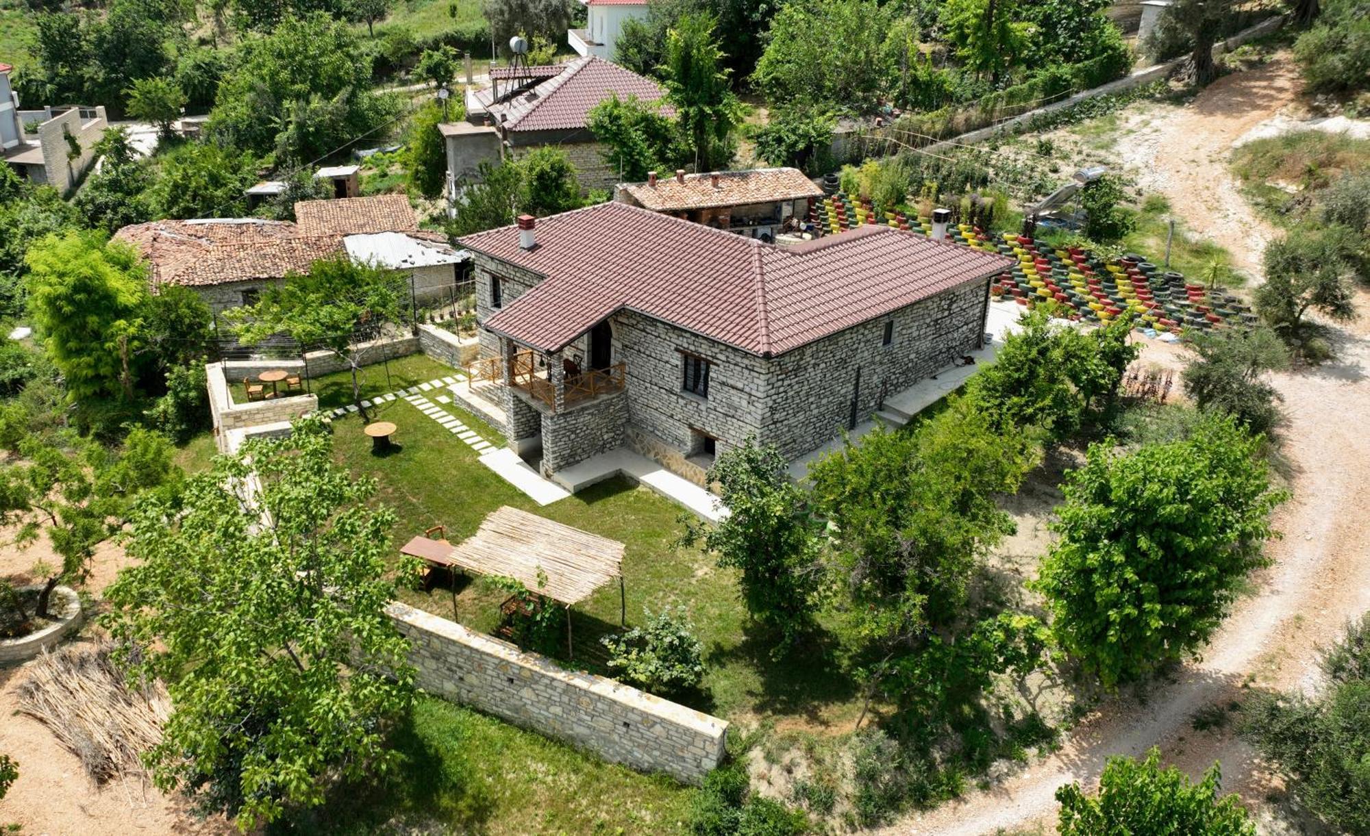 Villa Shpiragu Village Experience Berat Eksteriør bilde