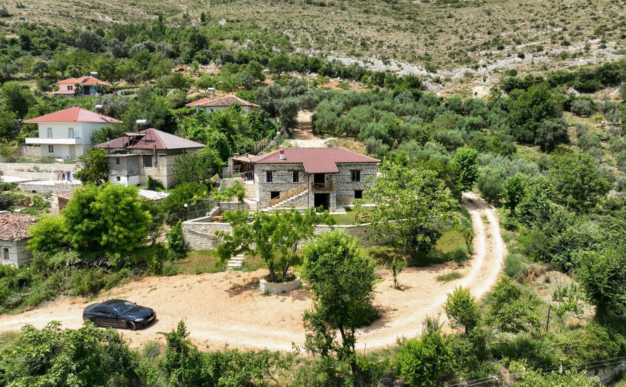 Villa Shpiragu Village Experience Berat Eksteriør bilde