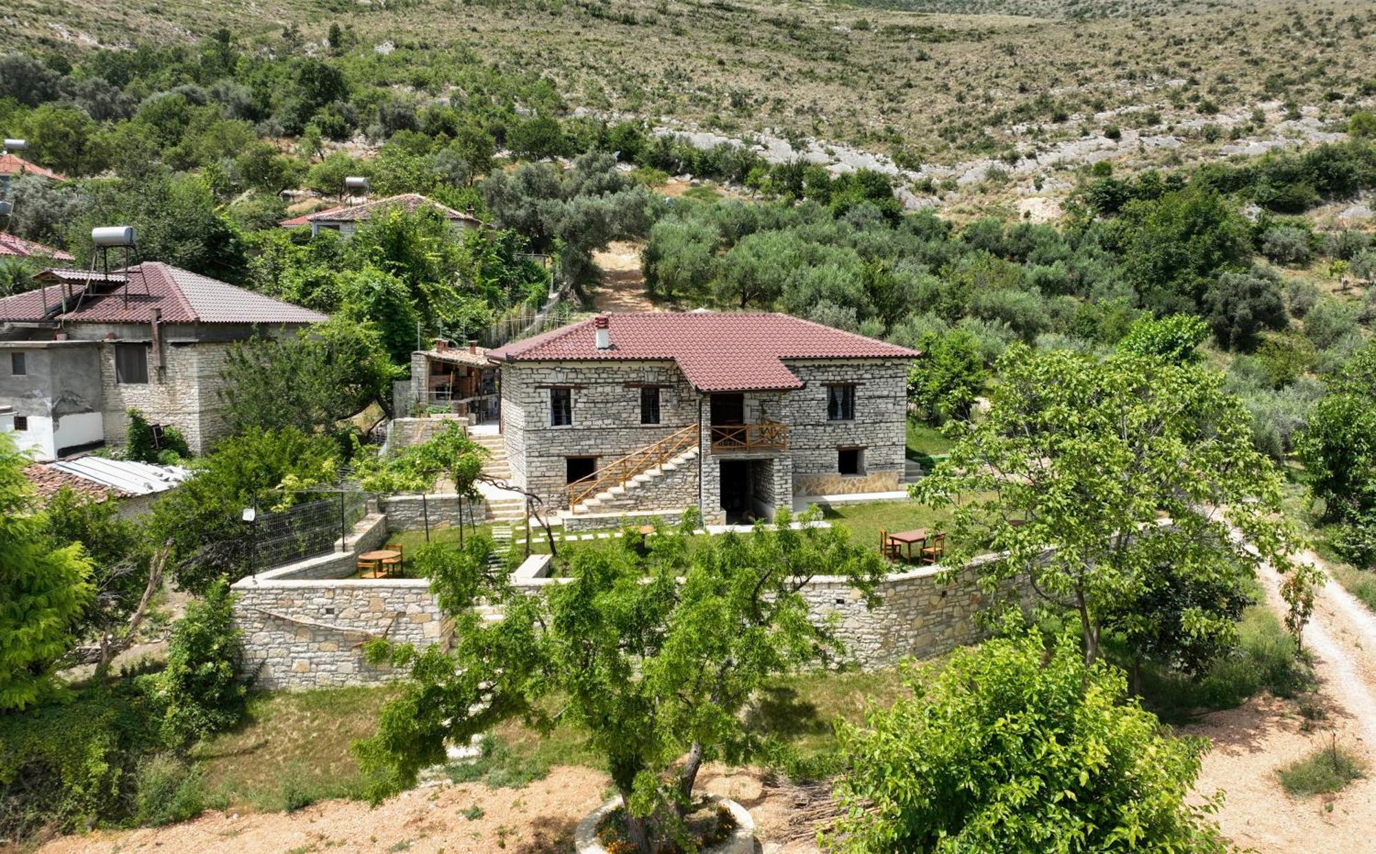Villa Shpiragu Village Experience Berat Eksteriør bilde
