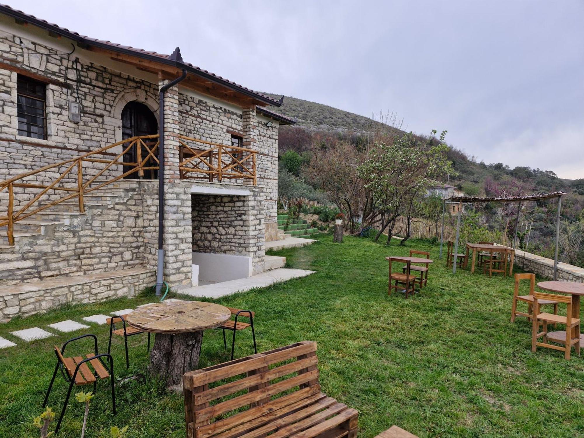 Villa Shpiragu Village Experience Berat Eksteriør bilde